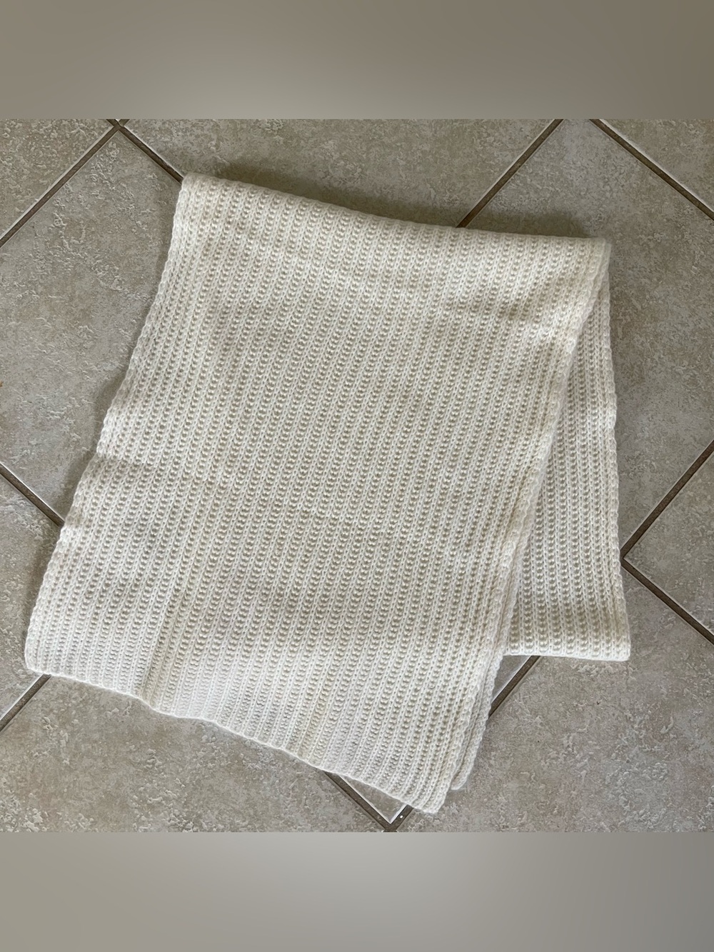 C By Bloomingdale’s 100% Cashmere Scarf Ribbed Knit Luxury Old Money Cozy Chunky